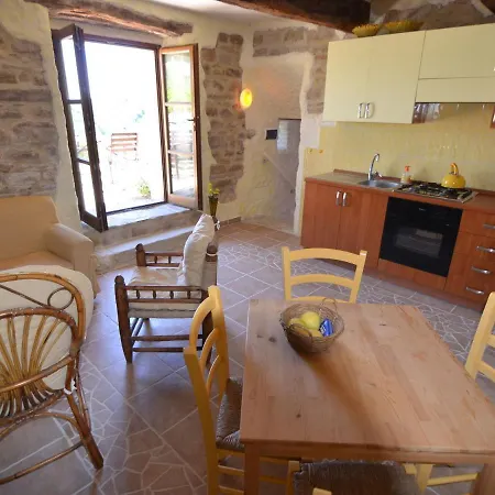 Quaint Cottage In Pergola With Garden Ferienhaus *