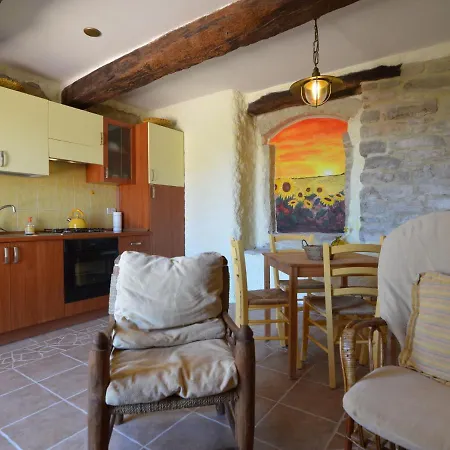 Ferienhaus Quaint Cottage In Pergola With Garden